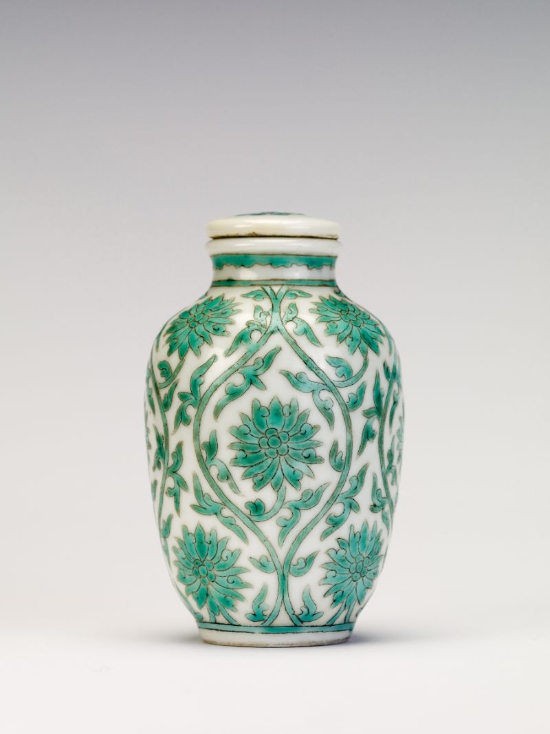 Snuff bottle painted with lotus flowers and tendrils, Chinese Imperial workshops