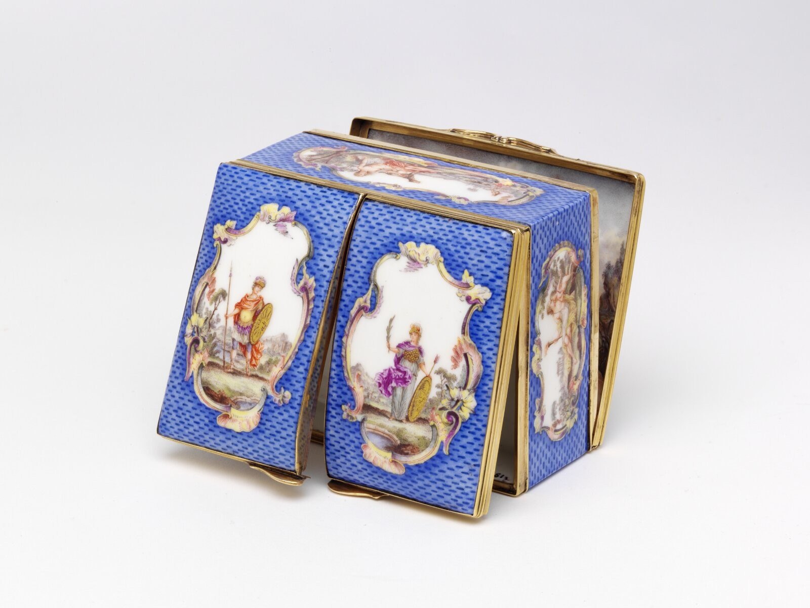 Snuffbox, porcelain, Meissen and Dresden, 1750 — museum object LOAN:GILBERT.492-2008