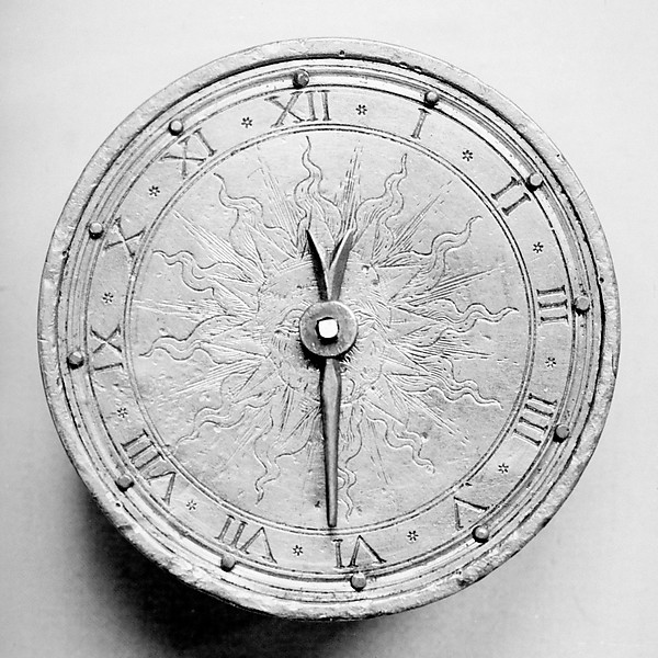 Additional museum view 5 of Table clock (accession 17.190.1513).