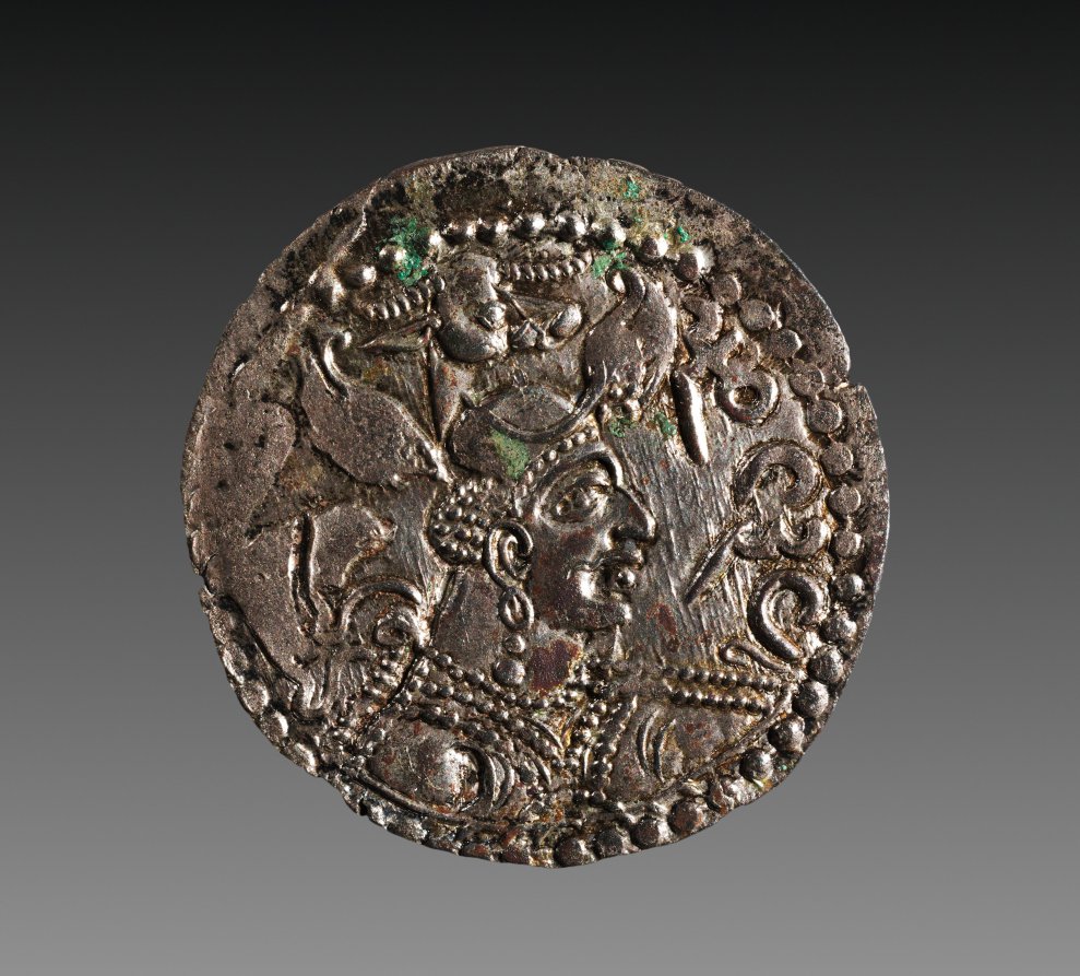 Drachm: Bust of Napki Malka with Headdress, Bull's Head (obverse), c. 450–500 CE (Cleveland Museum of Art 1966.737.a)