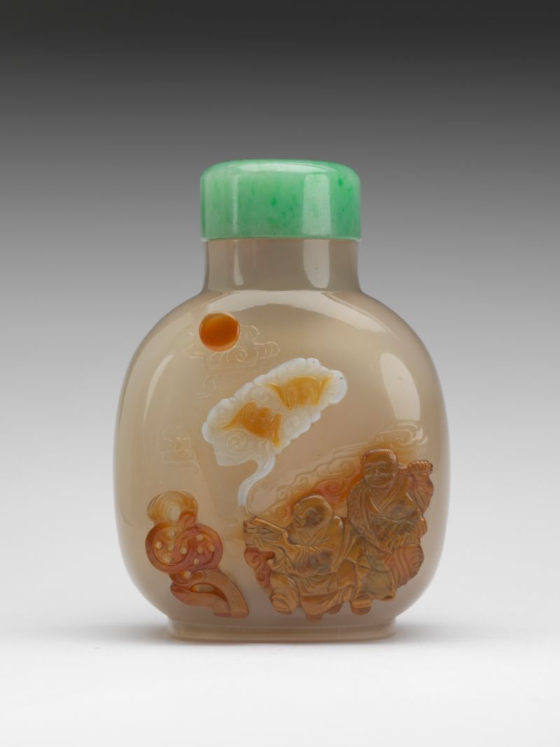 Snuff bottle carved with immortals of harmony and union, Official School (China)
