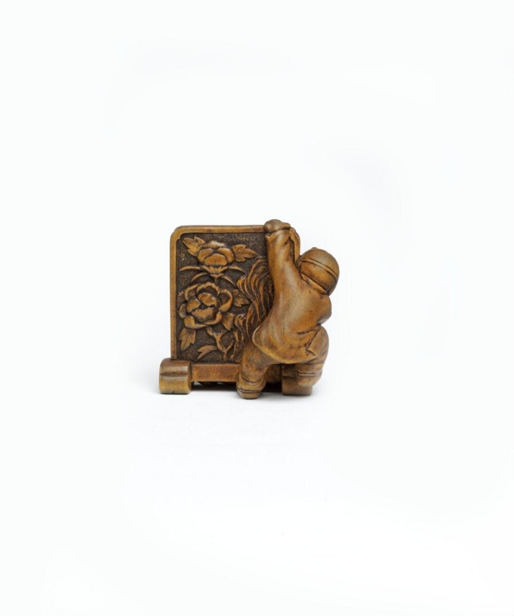Netsuke of two children playing around a screen, signed Masakatsu, Japan, 1860-1899