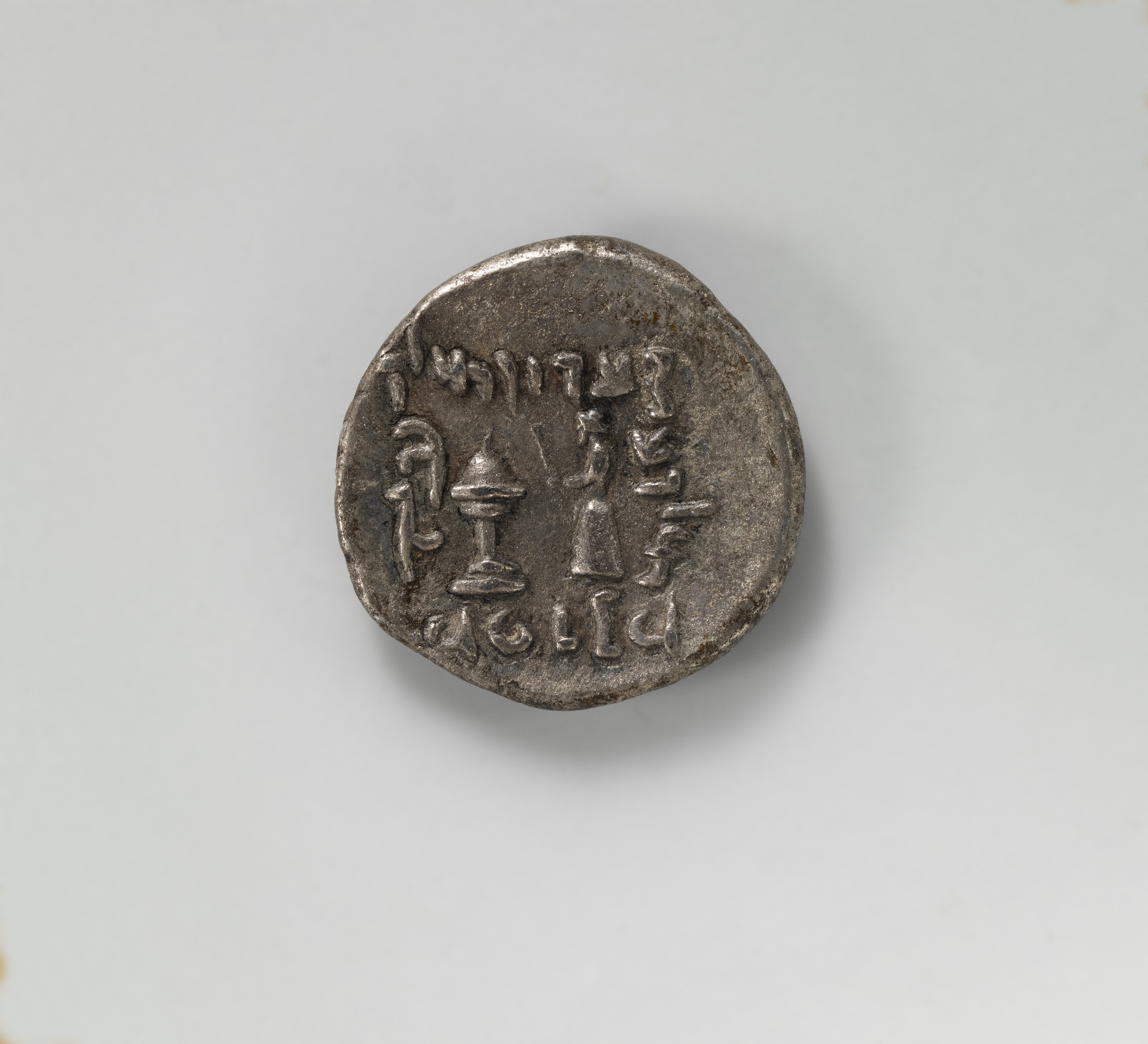 Photograph of museum specimen 99.35.2951; not an authentication of other objects.