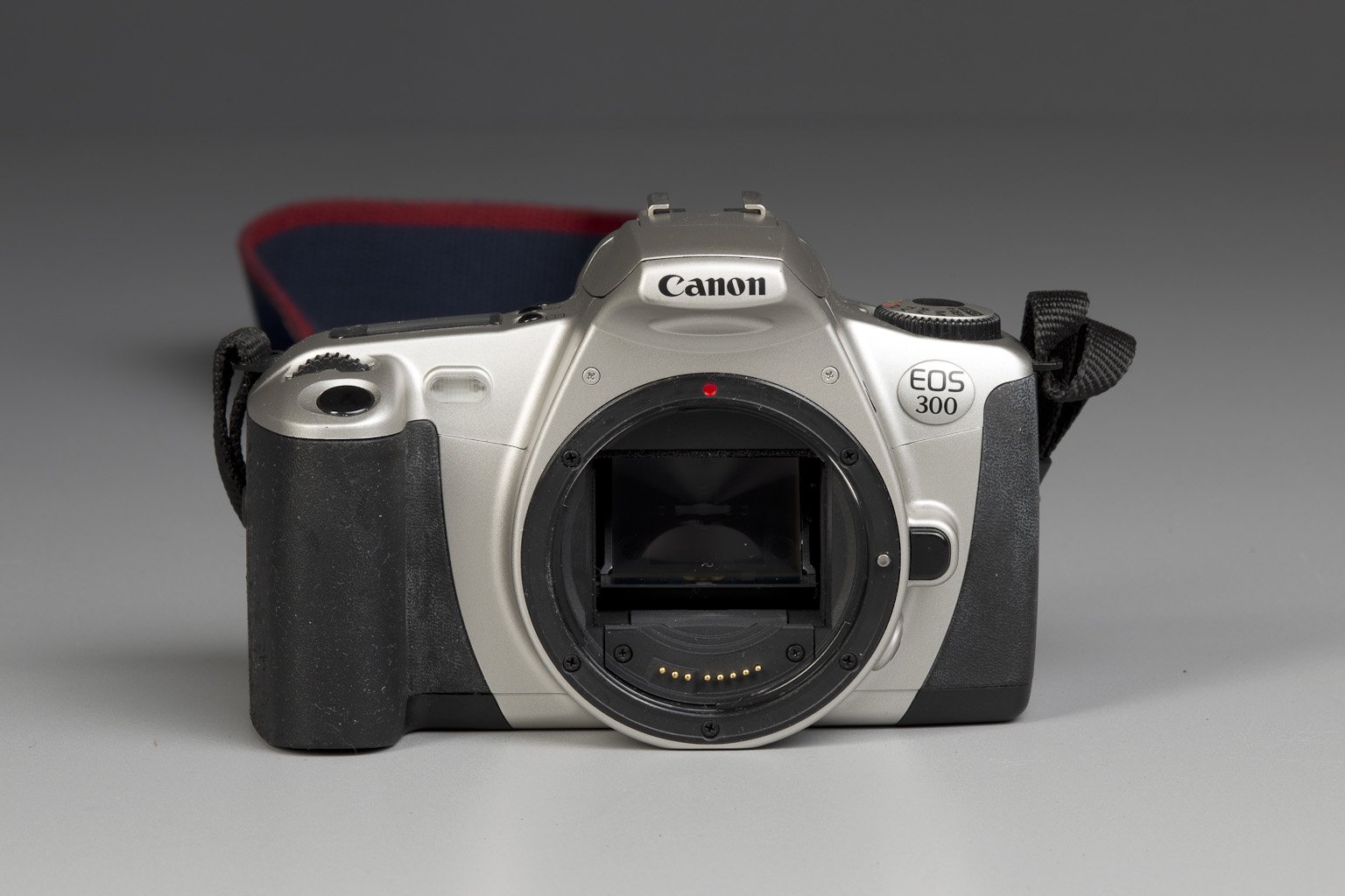 Analog SLR camera Canon EOS 300
