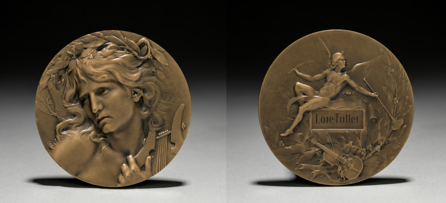 Medal Presented to Loïe Fuller by the French Government, 1900 (Cleveland Museum of Art 1978.116)