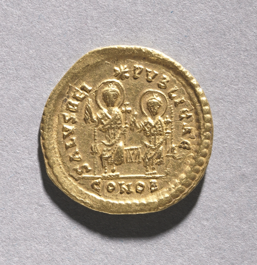 Solidus of Theodosius II and Valentinian III (reverse), 408–425 CE (Cleveland Museum of Art 1968.54.b)