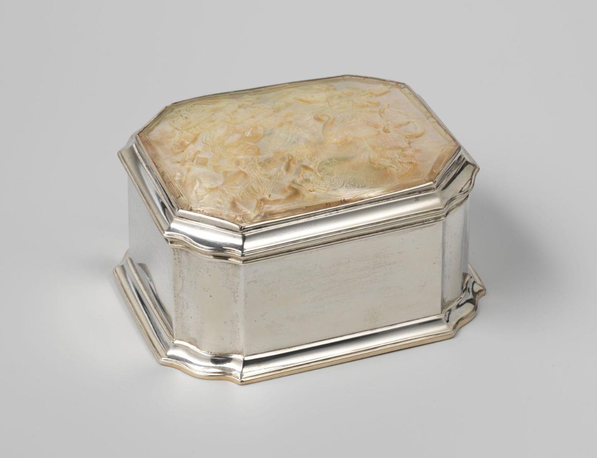 Rectangular silver tobacco box with mother-of-pearl plaque on the lid depicting Isaiah 45:22