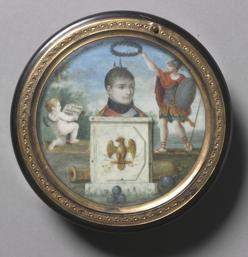 Additional museum view 2 of Snuff Box (accession 1916.354).