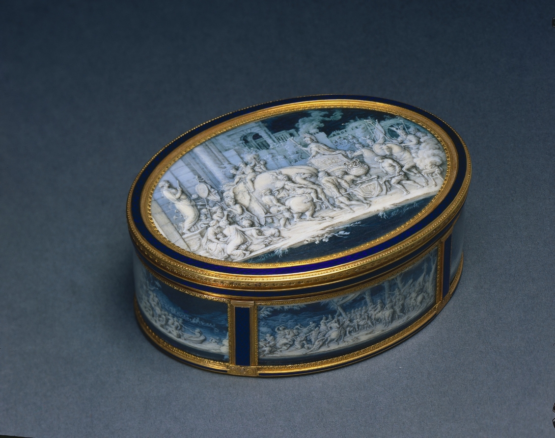 Additional museum view 2 of Snuff Box (Tabatière) (accession 1957.409).