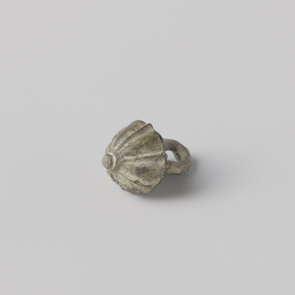 Button, conical with ribs and leaf-shaped eye