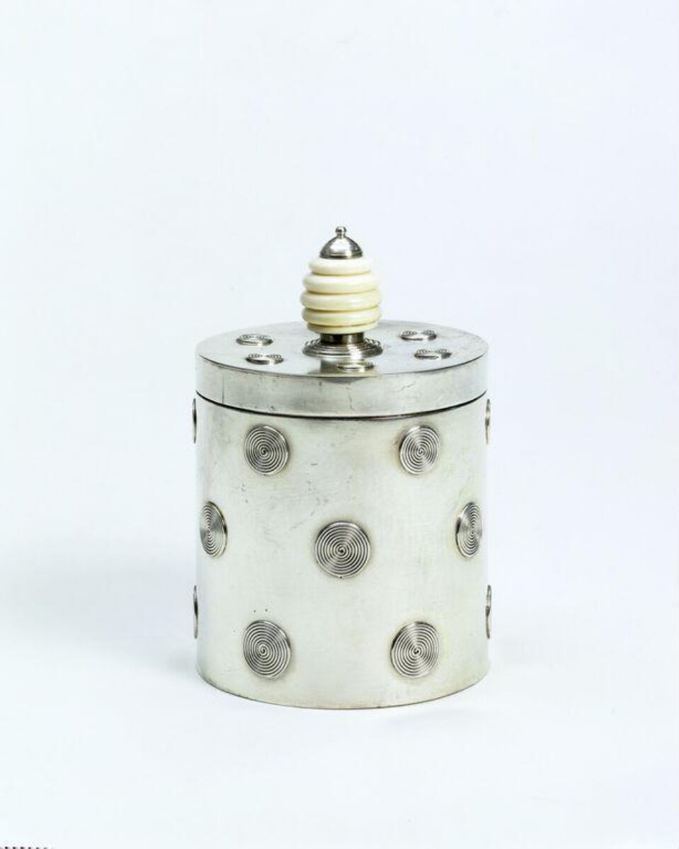 Cigarette box, London, 1938-1939