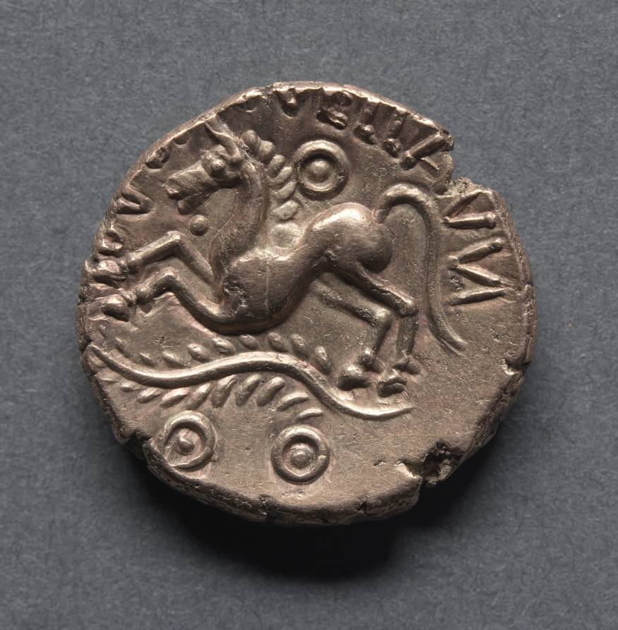 Dubnovellaunos Stater: Wreath and Crescents (obverse), 20 BCE–10 CE (Cleveland Museum of Art 1969.148.a)