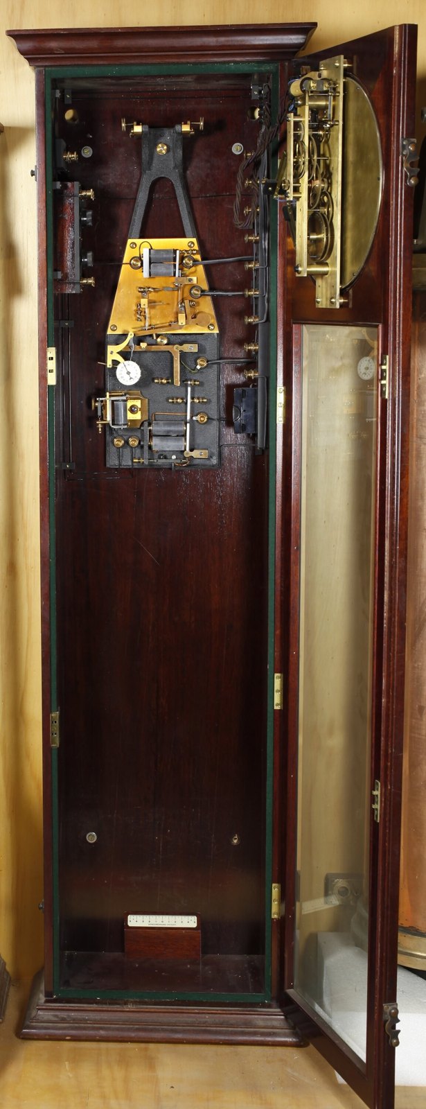 Free Pendulum Clock, William Shortt Synchronome Co, London, 1925 — museum object ST 28899