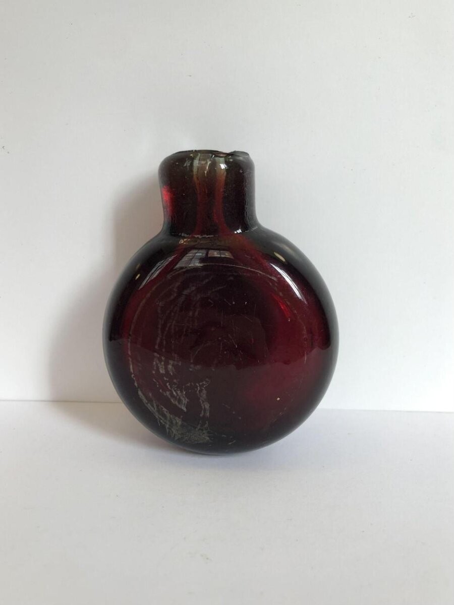 Snuff bottle, dark red glass, China, 1850-1880