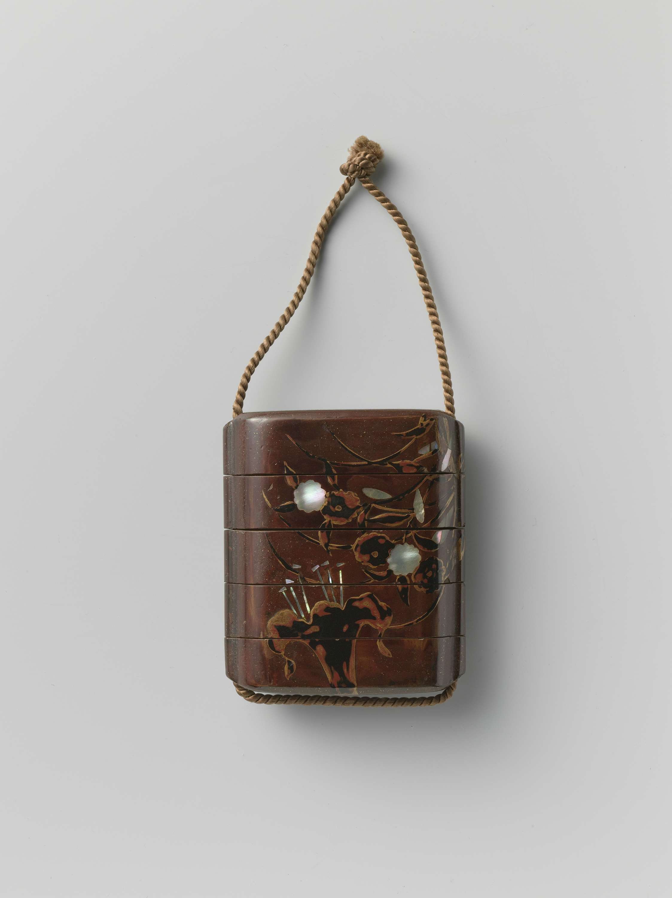 Inro with General Minamoto no Yoritomo, netsuke of peach, ojime, 1800