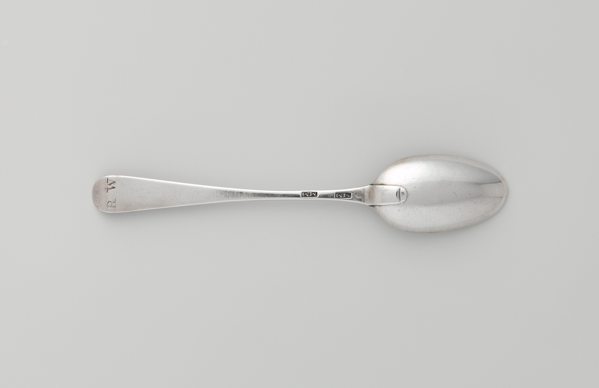 Photograph of museum specimen 52.210.1; not an authentication of other objects.
