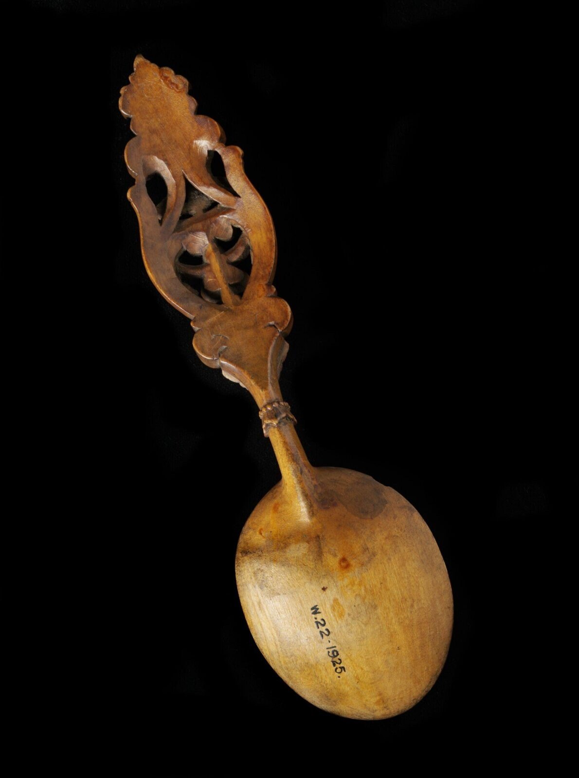 Spoon, carved beechwood, Norway, 1800-1900 — museum object W.22-1925