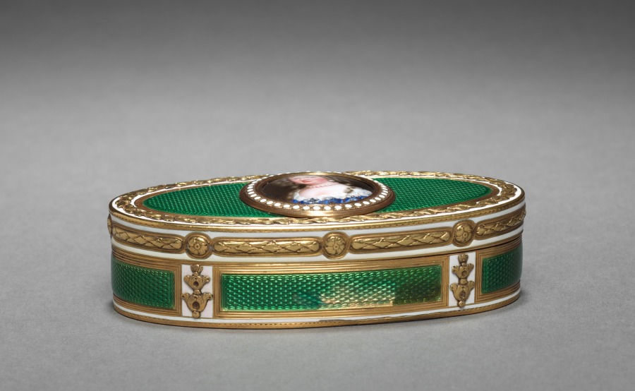 Snuff Box (Tabatière) with Portrait of Marie-Thérèse of Austria, miniature, c. 1676; box, 1775–76 (Cleveland Museum of Art 1957.405)