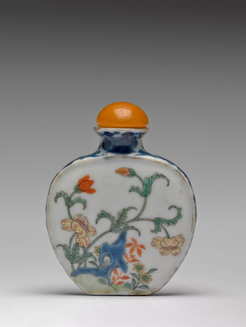Snuff bottle painted with flowers and poetic inscription, Chinese Imperial workshops
