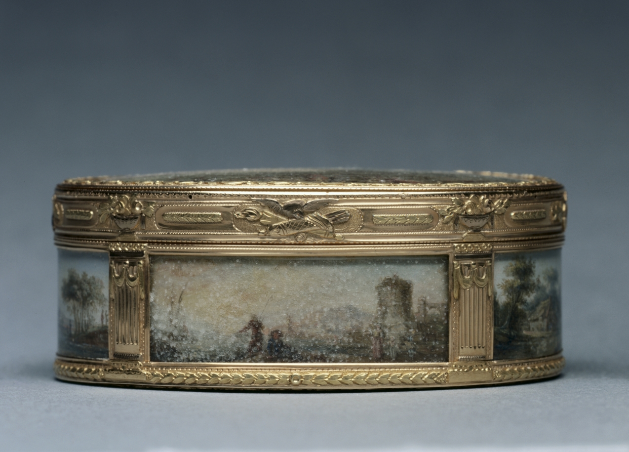 Additional museum view 3 of Snuff Box (Tabatière) (accession 1958.123).
