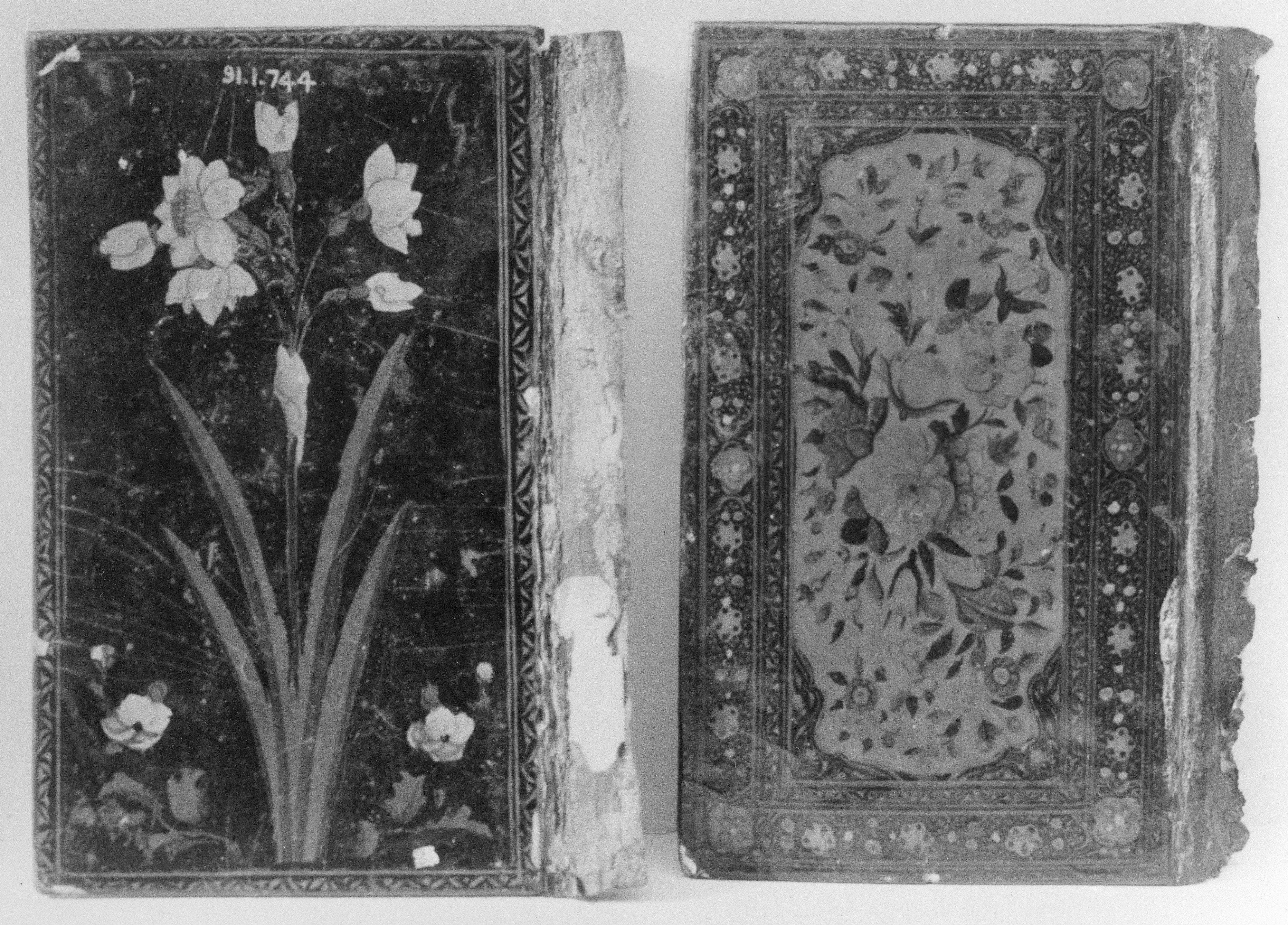 Photograph of museum specimen 91.1.744; not an authentication of other objects.