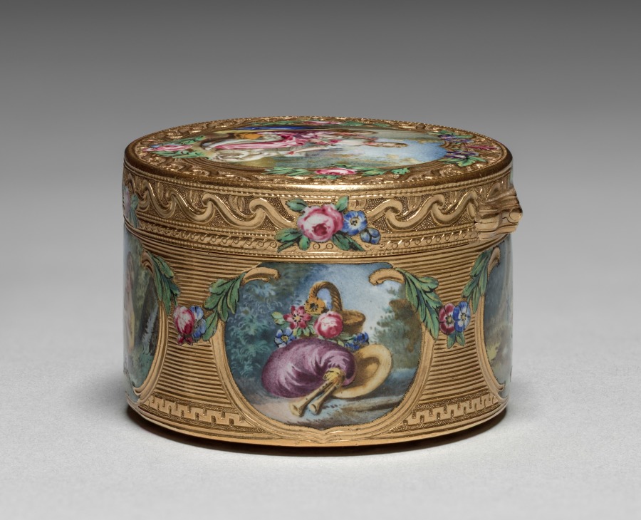 Additional museum view 3 of Snuff Box (Tabatière) (accession 1958.126).