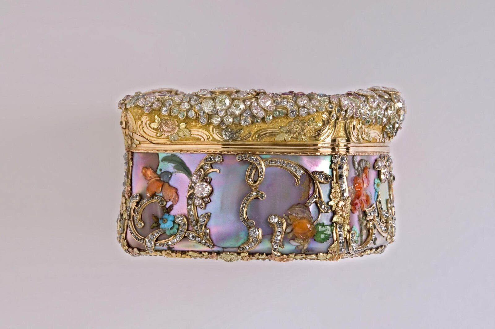 Snuffbox, gold, mother of pearl, diamonds, rubies, Berlin, 1765 — museum object LOAN:GILBERT.413:1 to 2-2008