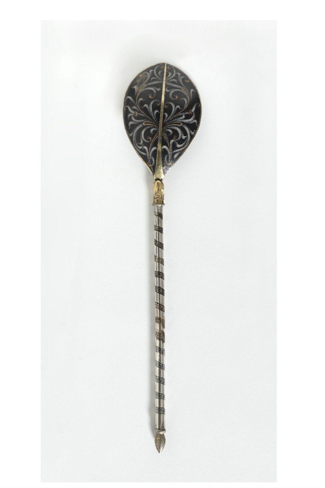 Spoon, enamelled silver gilt, Netherlands, 1430 — museum object C.2-1935