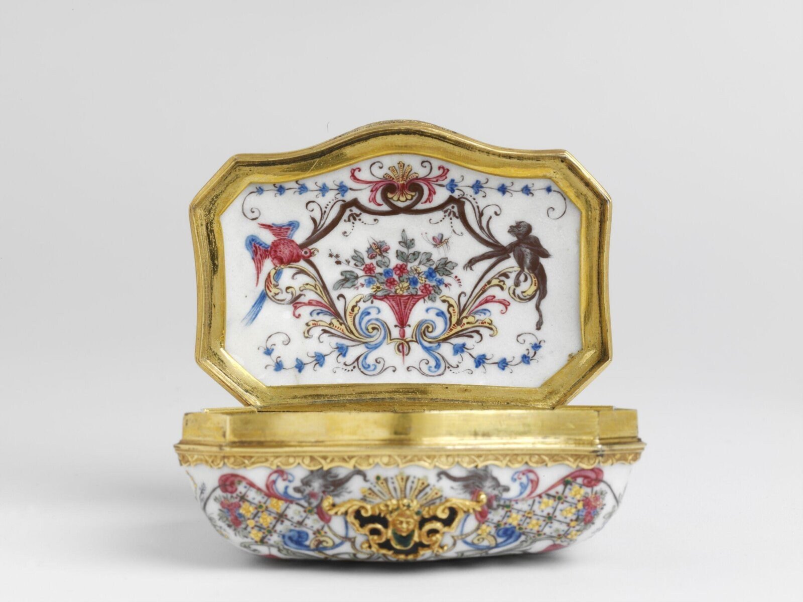 Snuff box, enamelled copper, Berlin, 1730 — museum object M.109-1917