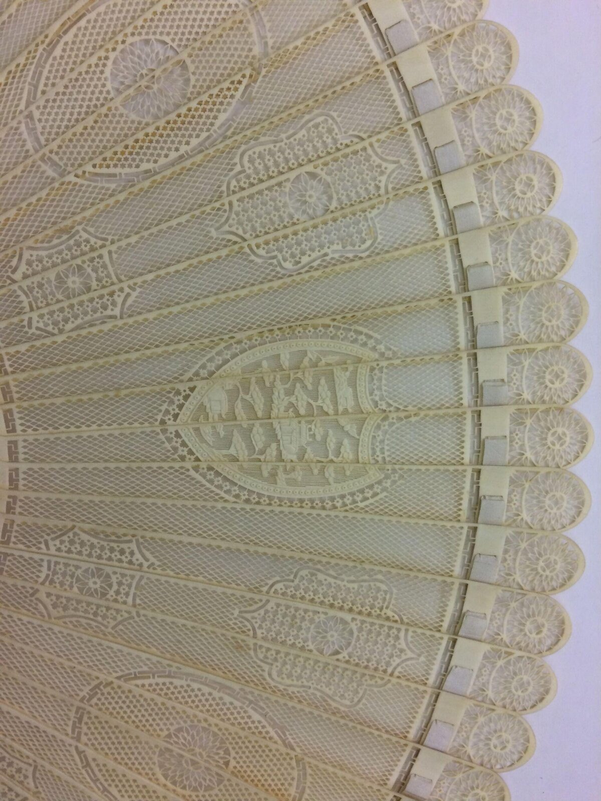 Fan, carved ivory, China, 18th century — museum object T.84-1924