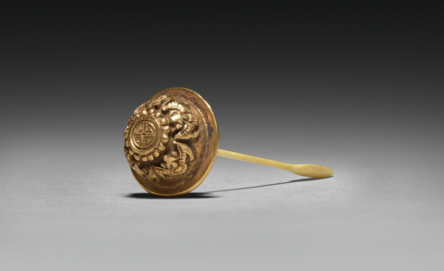 Snuff Bottle with European Figures (Cleveland Museum of Art 1991.126)