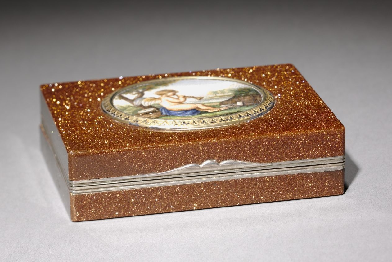 Additional museum view 2 of Snuff Box (accession 2009.102).