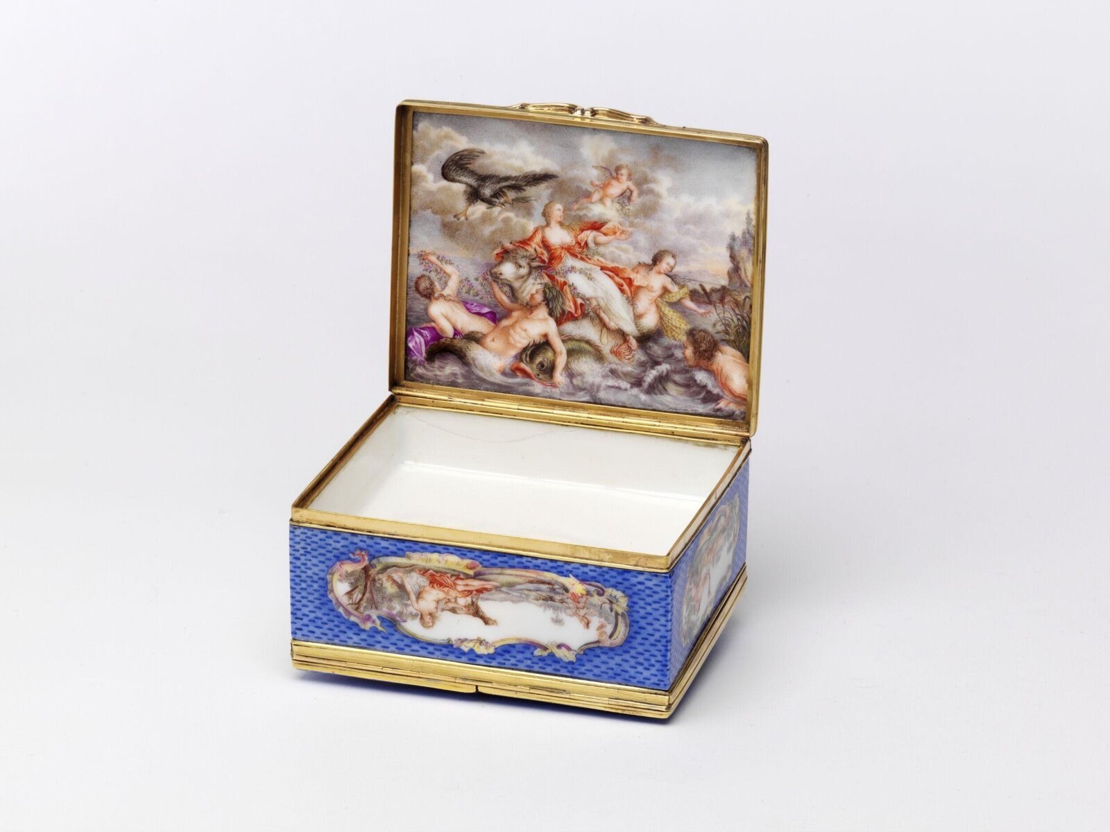 Snuffbox, porcelain, Meissen and Dresden, 1750 — museum object LOAN:GILBERT.492-2008
