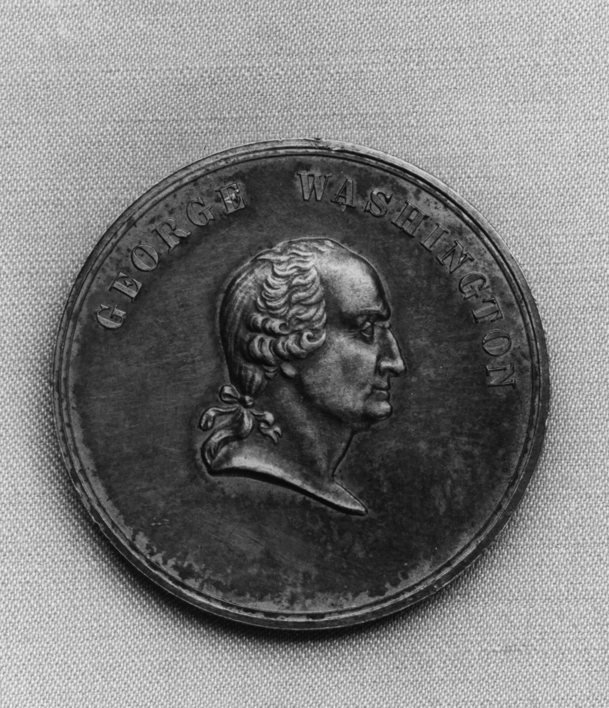 Photograph of museum specimen 83.2.32; not an authentication of other objects.