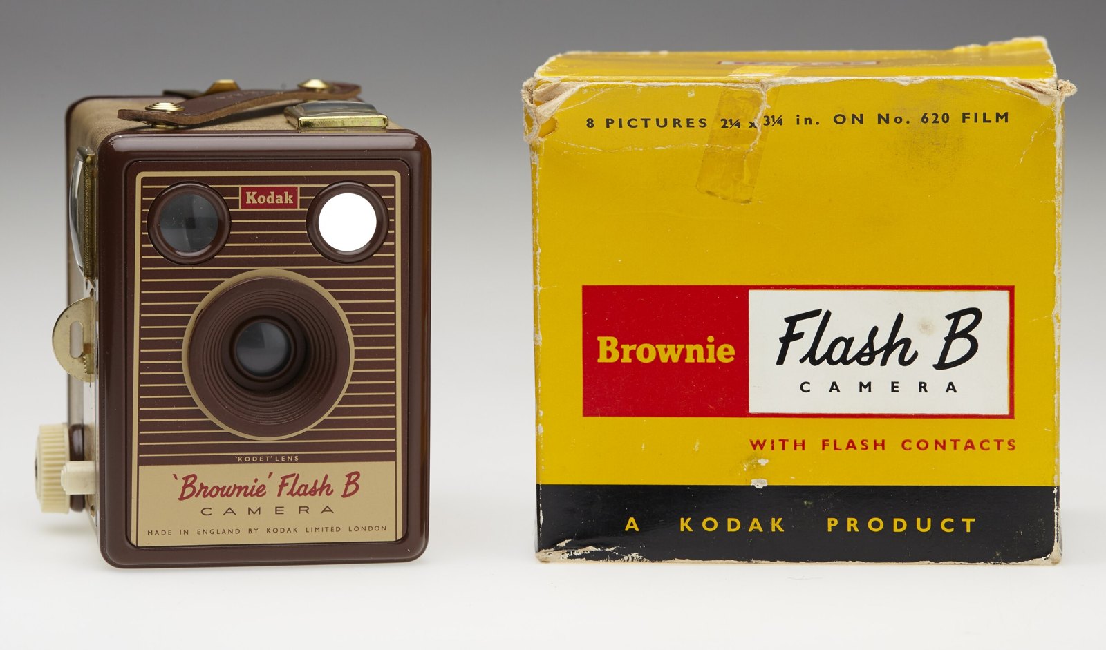 Camera, Kodak Limited Brownie Flash B, England, 1958-1960 — museum object HT 52513