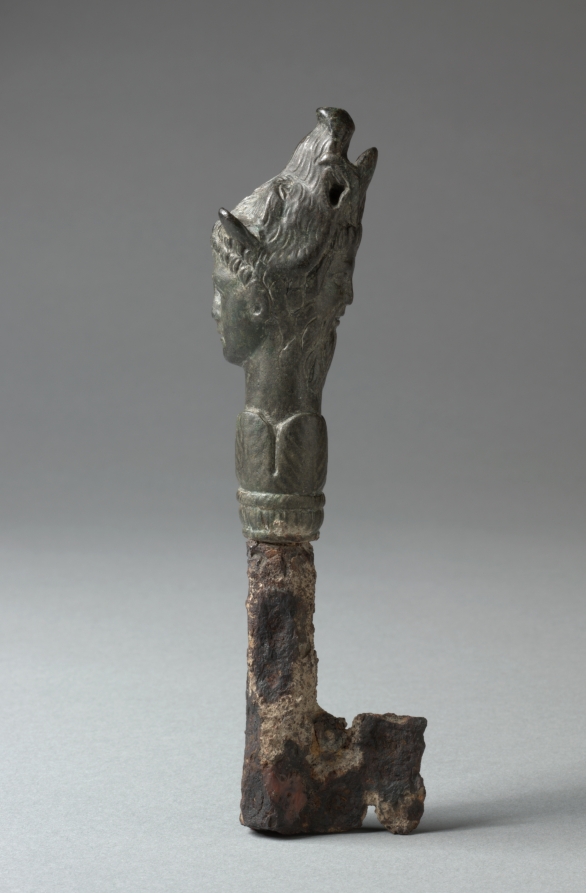 Photograph of museum specimen 1952.586; not an authentication of other objects.