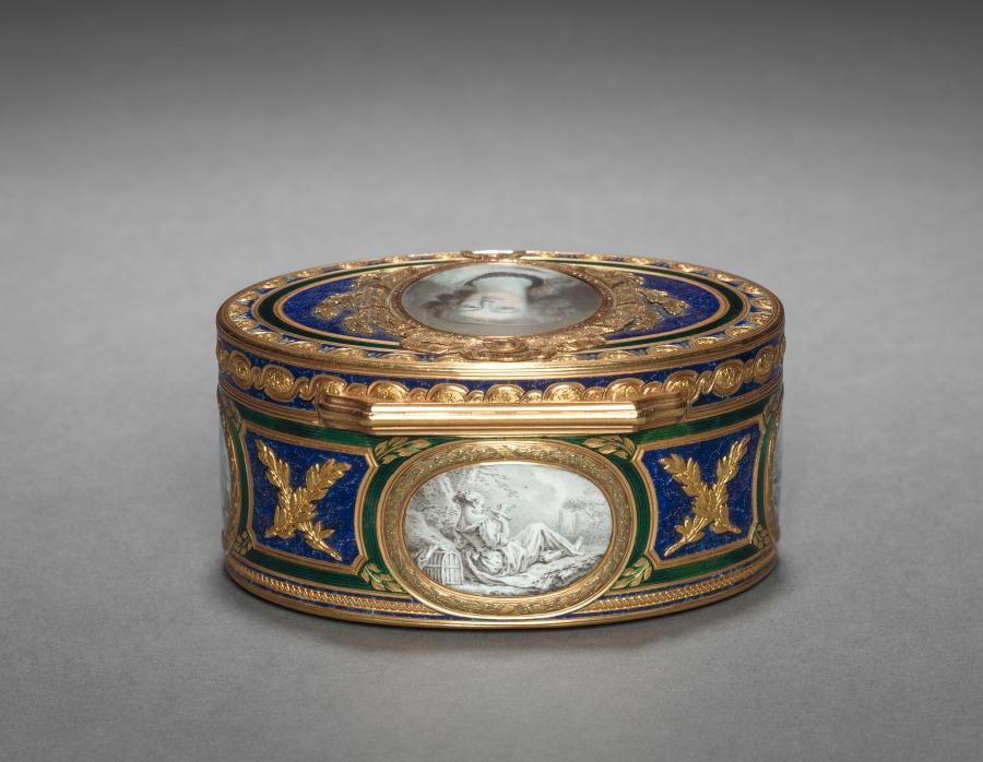 Additional museum view 2 of Snuff Box (Tabatière) with Portrait of Marie Antoinette (accession 1957.408).