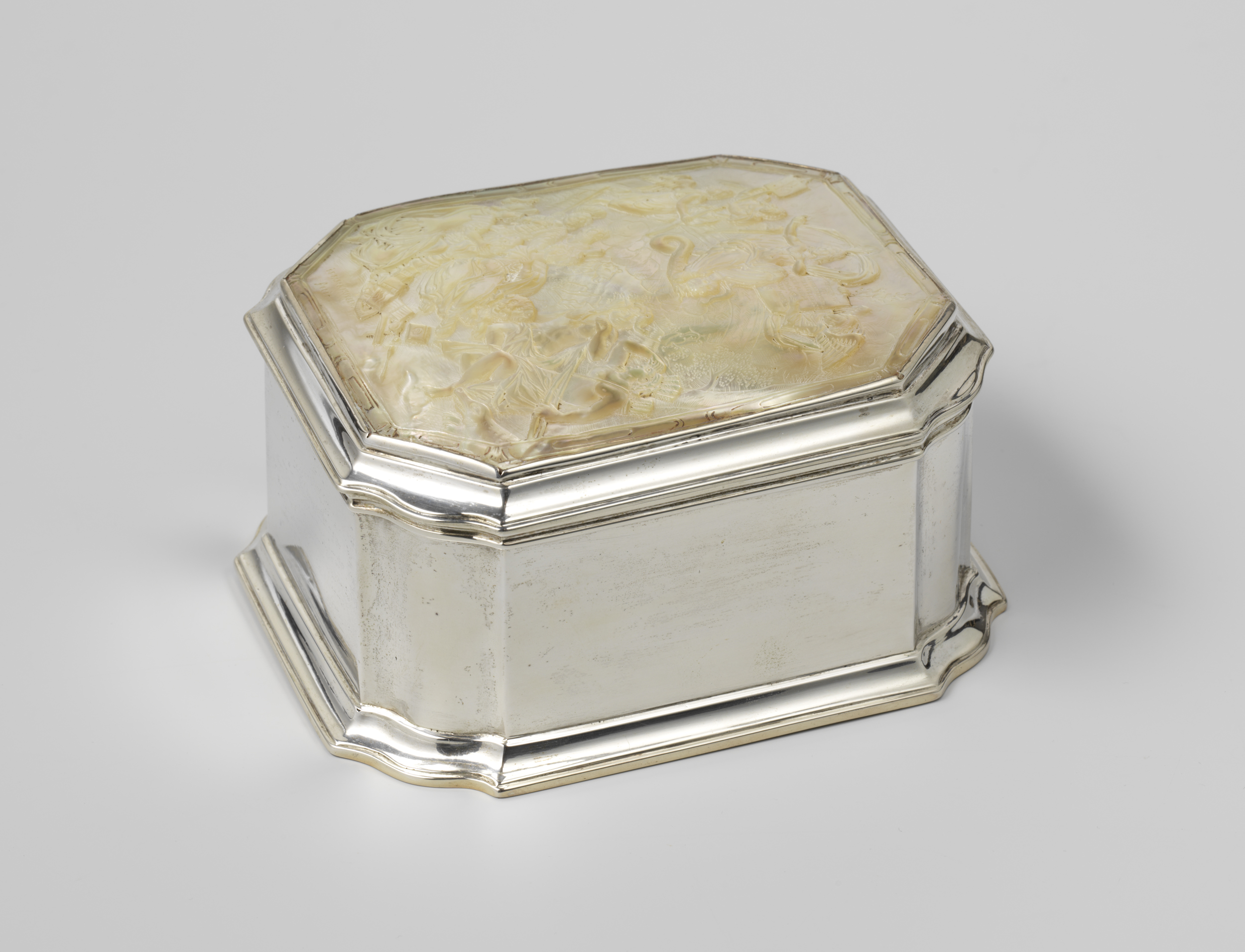 Rectangular tobacco box of silver with lid containing a mother-of-pearl plaque depicting Isaiah 45:22, 1750