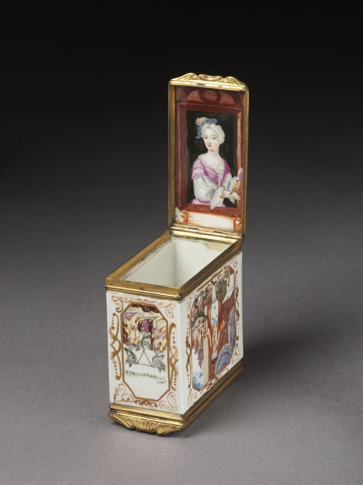 Snuff box, hard-paste porcelain and gilt copper mounts, Meissen and Augsburg, 1725-1745 — museum object 362-1902