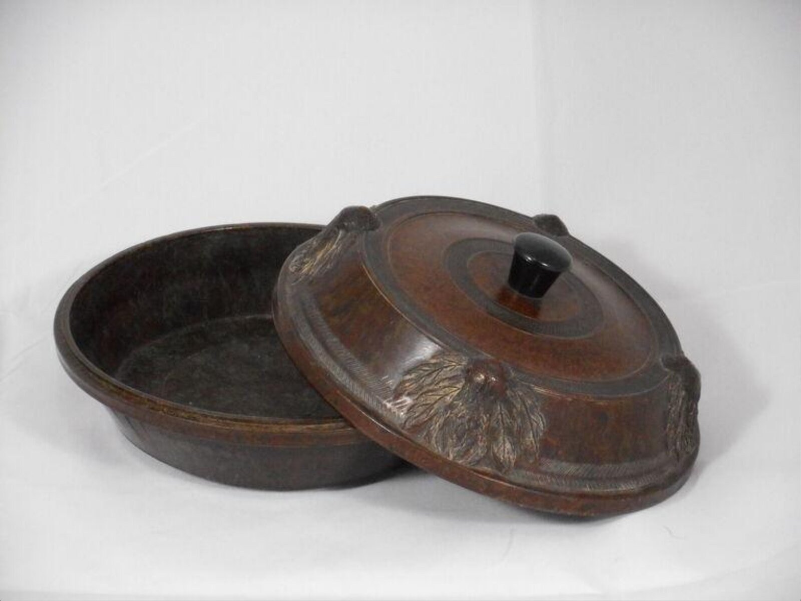 Tobacco box, Bakelite, England, 1929-1939 — museum object C.51-1984