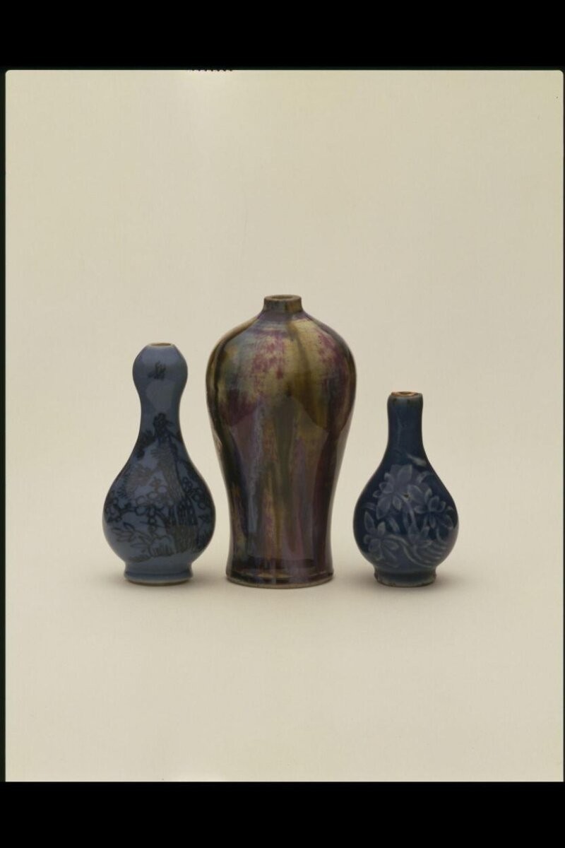 Chinese snuff bottle, ca. 1700, Qing dynasty; porcelain, with moulded decoration depicting lotus flowers.