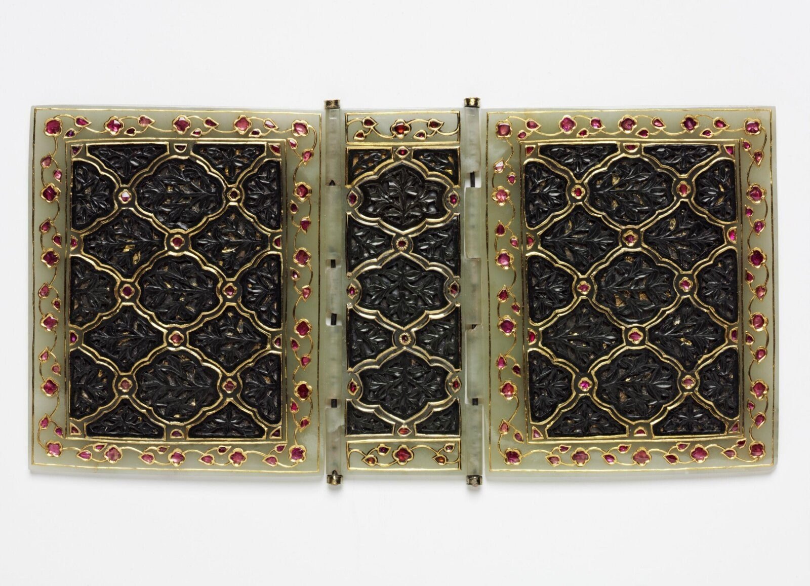 Book cover, nephrite, gold and ruby, Mughal, 18th century — museum object 02584(IS)