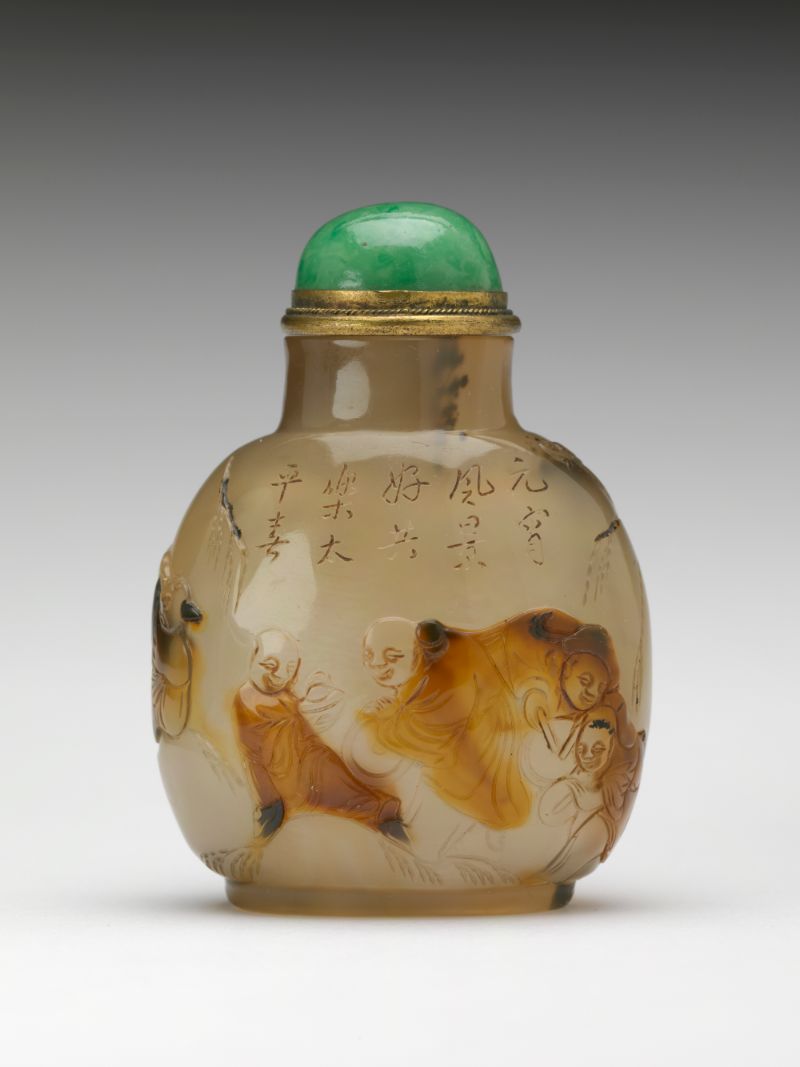 Snuff bottle carved with five musicians, School of Zhiting
