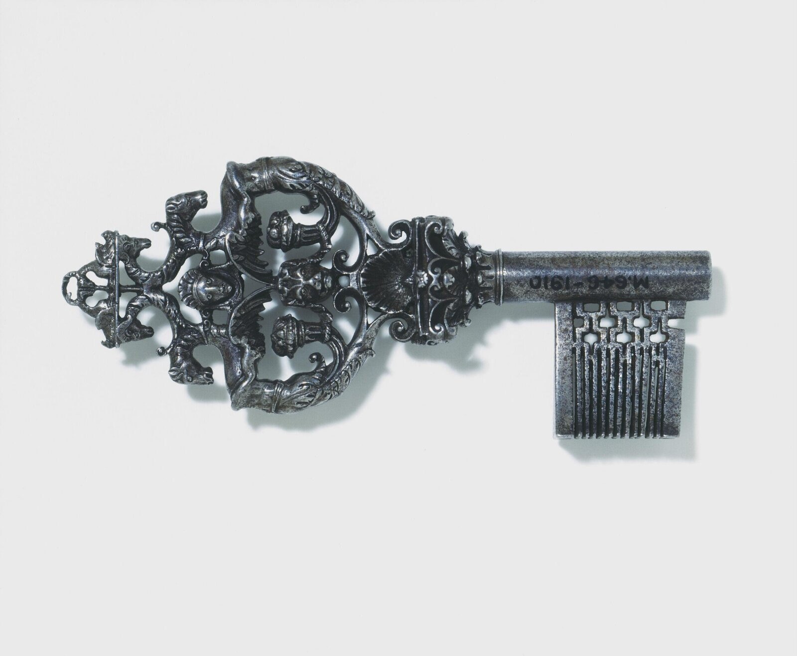 Key, steel, France, 1575-1600 — museum object M.646-1910
