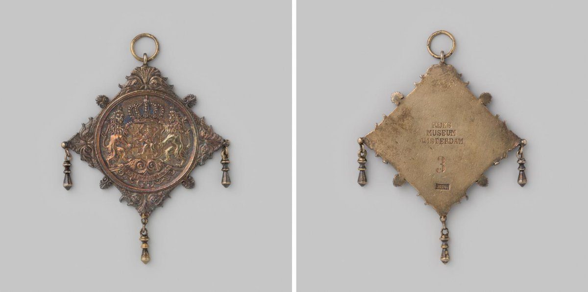 Badge for gallery attendants, no. 3