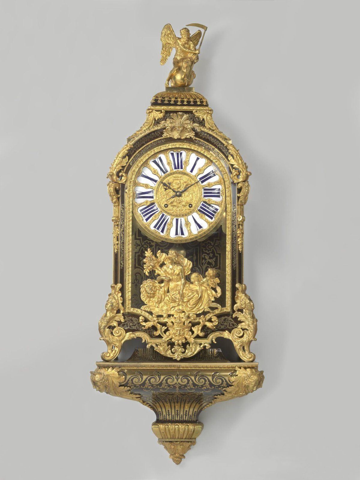 Bracket clock