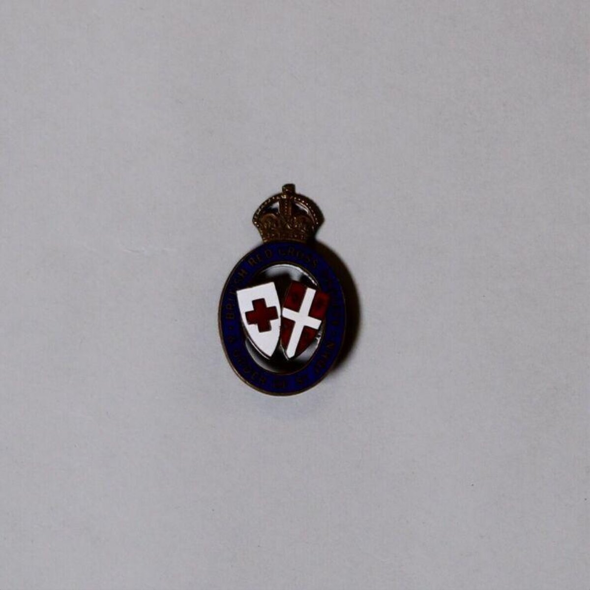 Badge — British Red Cross Society and Order of St John badge, belonging to Mrs Gabrielle Enthoven, Great Britain, 1914-1919 (S.595-2018)