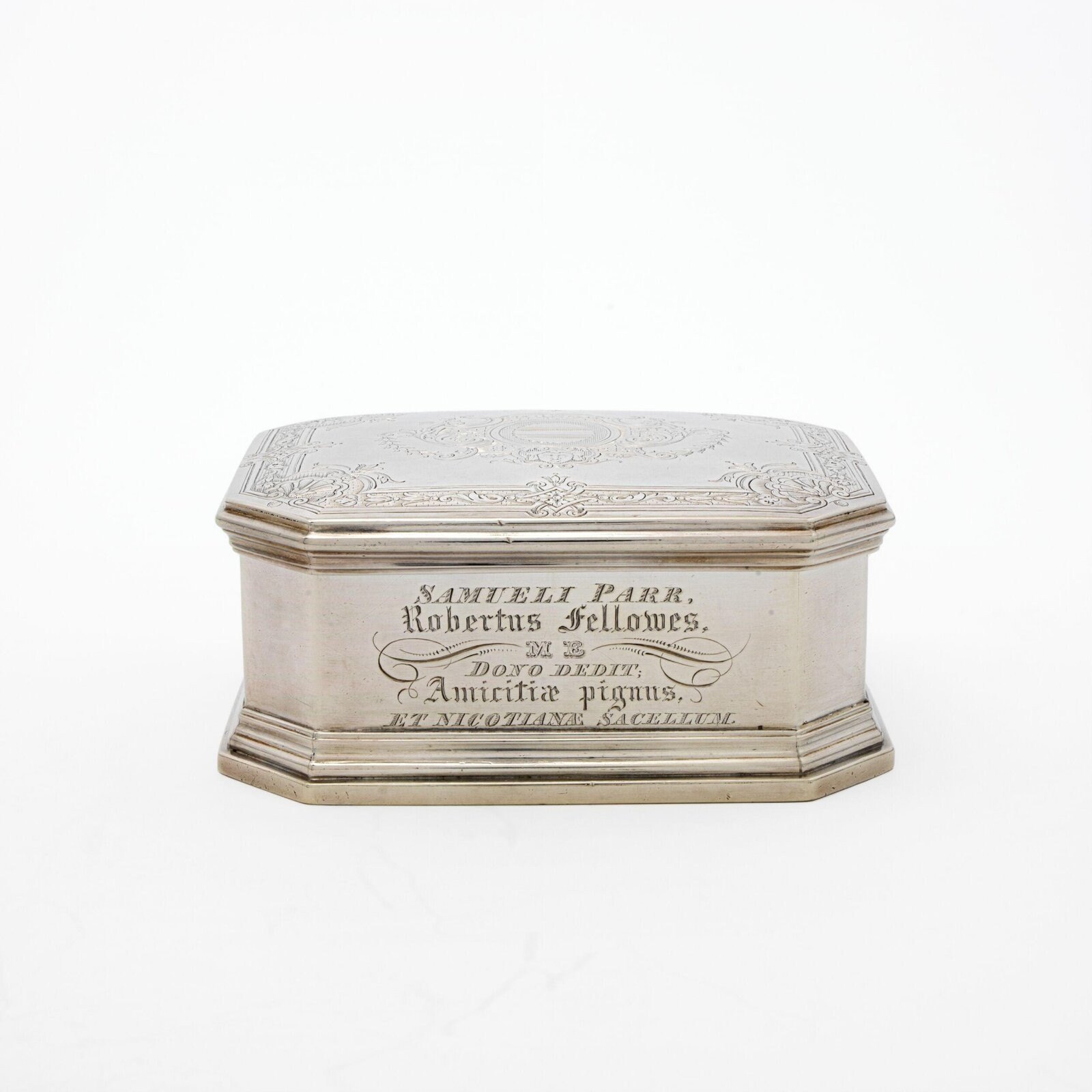 Tobacco box, Paul de Lamerie, London, 1723-24 — museum object LOAN:GILBERT.665-2008