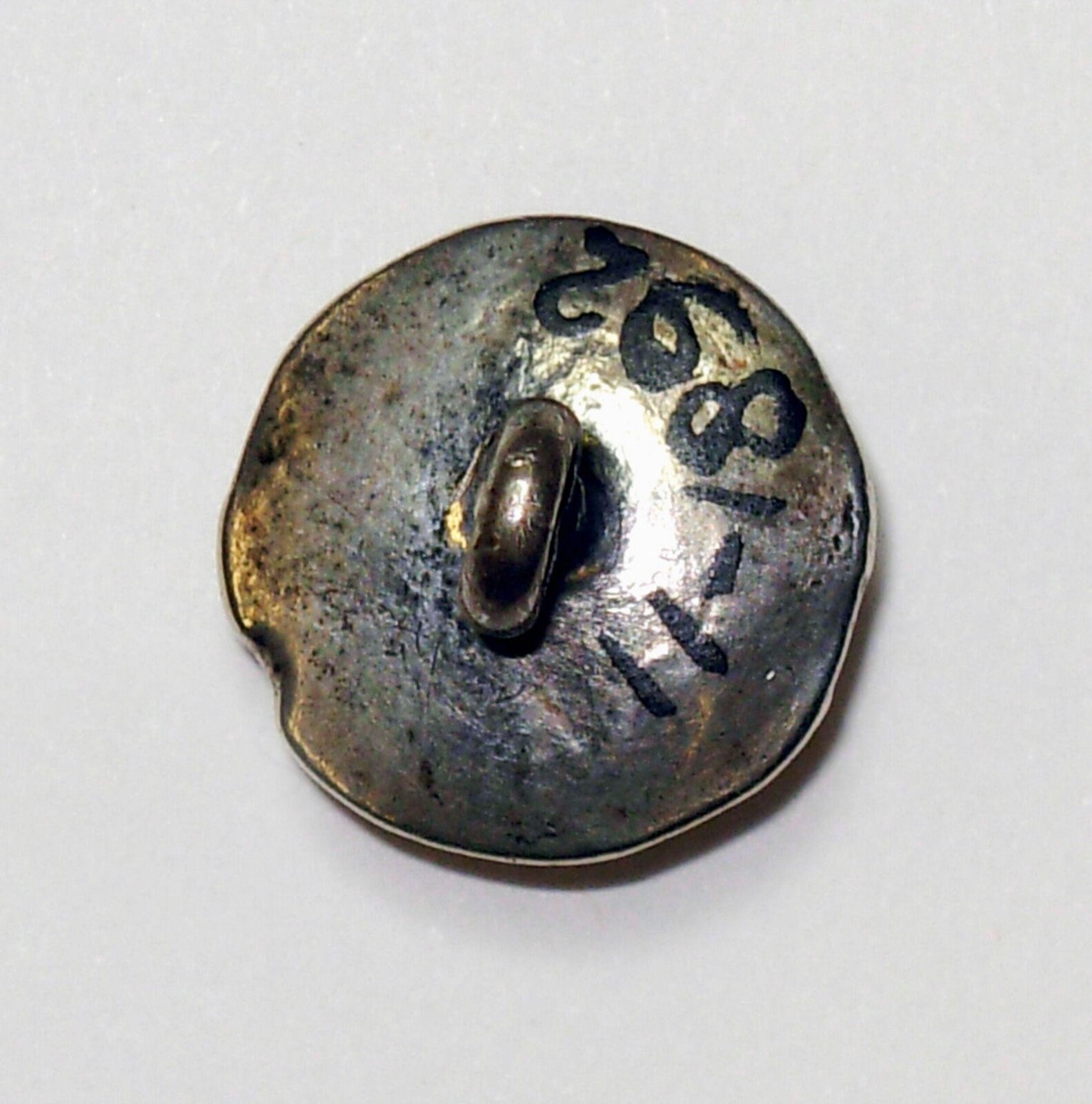 Button, silver filigree with applied lozenges, Germany, 1800-1820 — museum object 11-1892