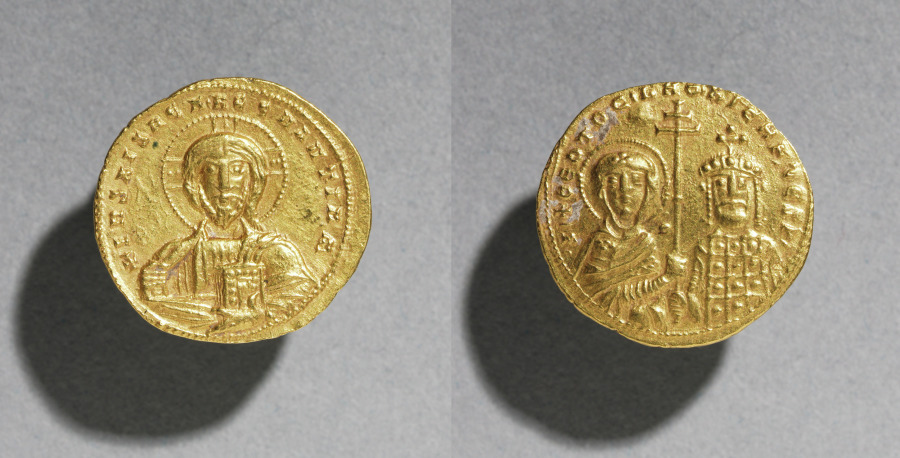 Nomisma with Nicephorus II Phocas, c. 963–969 (Cleveland Museum of Art 1964.423)